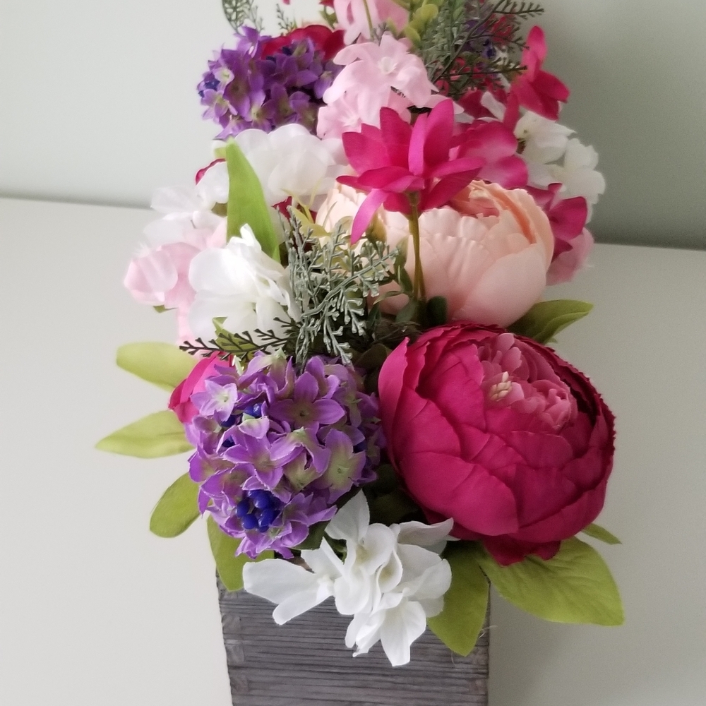 Spring Centerpiece - Picture 4 of 5
